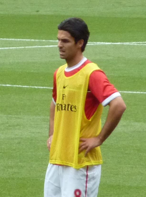 Mikel Arteta warming up before an Arsenal match in 2011, during his playing career