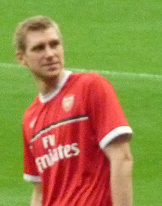 Per Mertesacker in Arsenal kit on the pitch